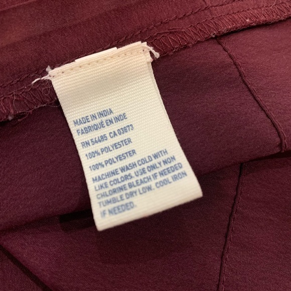 American Eagle Burgundy Floral Trim Sleeveless Blouse Women's Size M EUC Pleated - Picture 4 of 7